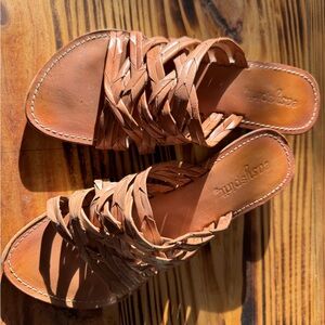 Easy Spirit Tan Sandals with Open Toe and Flat Sole